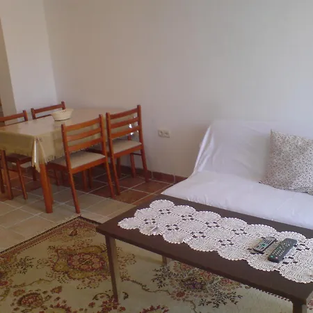 Apartment Mira Sabunike 1 *