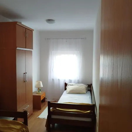Apartment Mira Sabunike 1